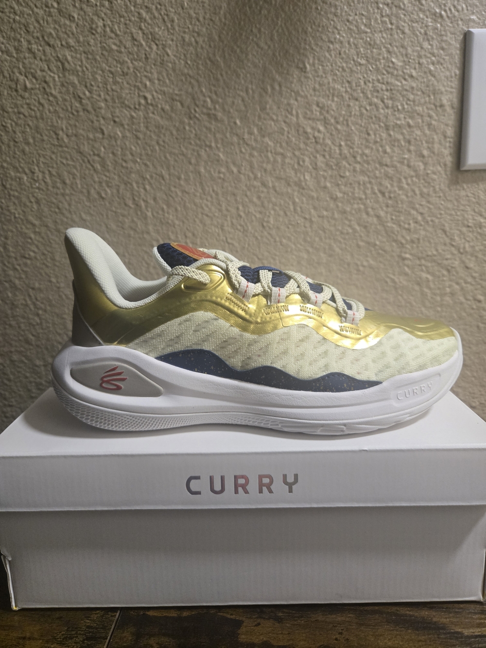 Under Armour Curry Basketball Shoe in Yellow & Gold-GS Curry 11 Cm-Brand New-6Y